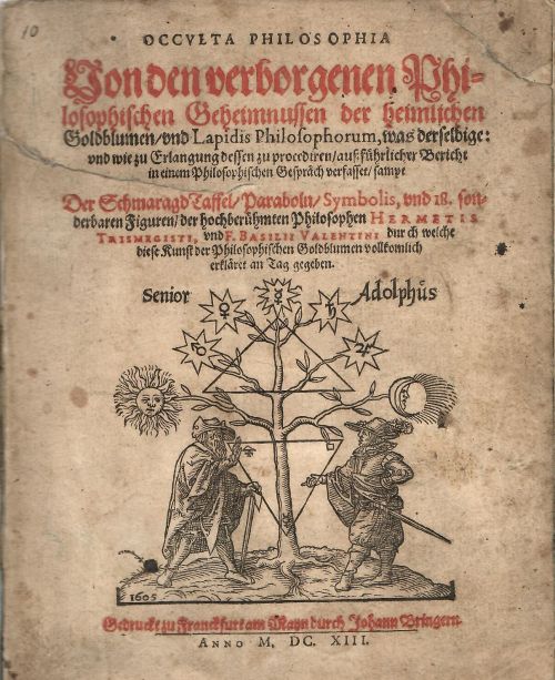 OCCVLTA  PHILOSOPHIA Von den verborgenen Philosophischen Geheimnussen der heimlichen Goldblummen/ und Lapidis Philosophorum, was derselbige: und wie zu Erlangung dessen zu procediren/ außführlicher Bericht in einem Philosophischen Gespräch verfasset/ sampt. Der Schmaragd Taffel/ Paraboln/ Symbolis, und 18 sonderbaren Figuren/ der hochberühmten Philosophen Hermetis Trismegisti, und F. Basilii Valentini durch welche diese Kunst der Philosophischen Goldblumen vollkomlich erkläret an Tag gegeben.